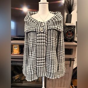 Vintage Avette Stylish Black and White Women's Sweater